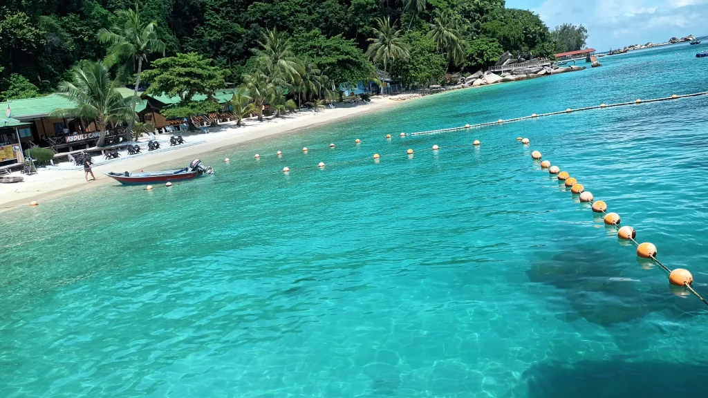 Plage de la grande île Perhentian