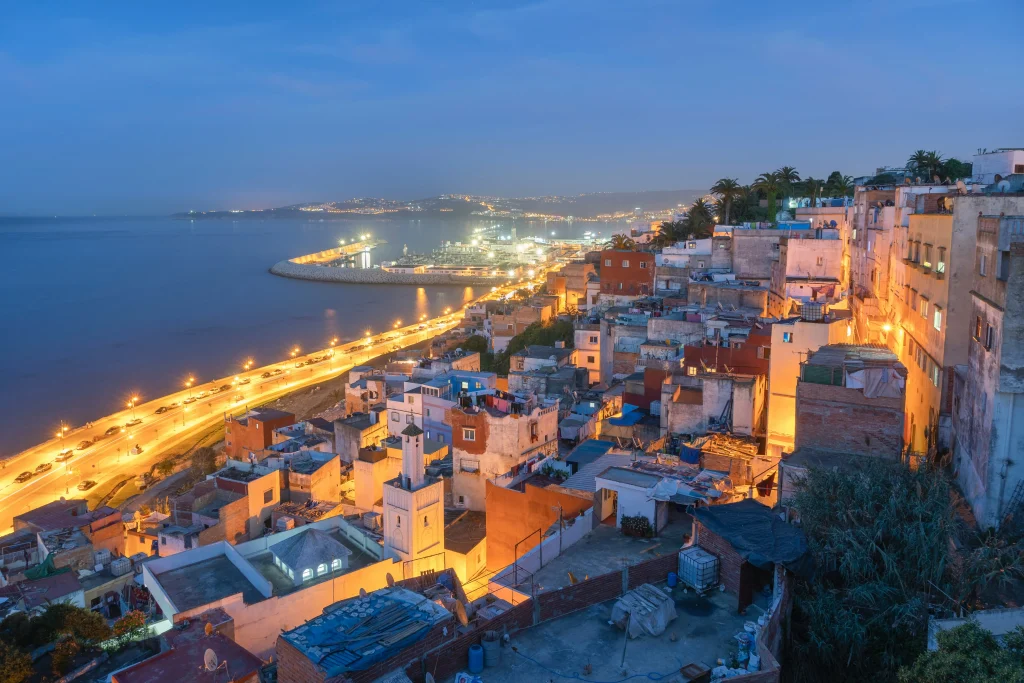 La nuit pendant un voyage à Tanger dans le nord du maroc
