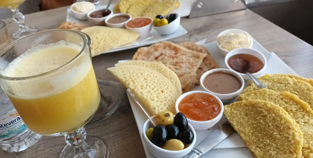 petit déjeuner marocain durant mon voyage à Tanger