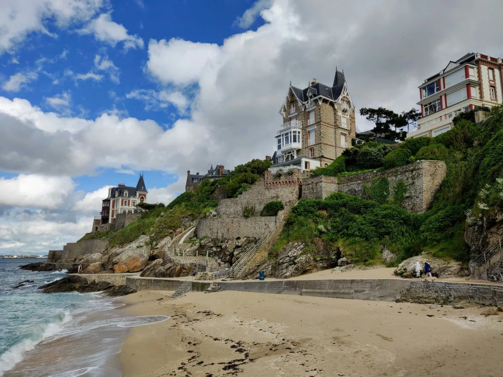 Villa les Roches Brunes face à la mer de Dinard