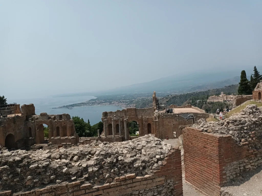 Théâtre de Taormina avec vue sur l'Etna
