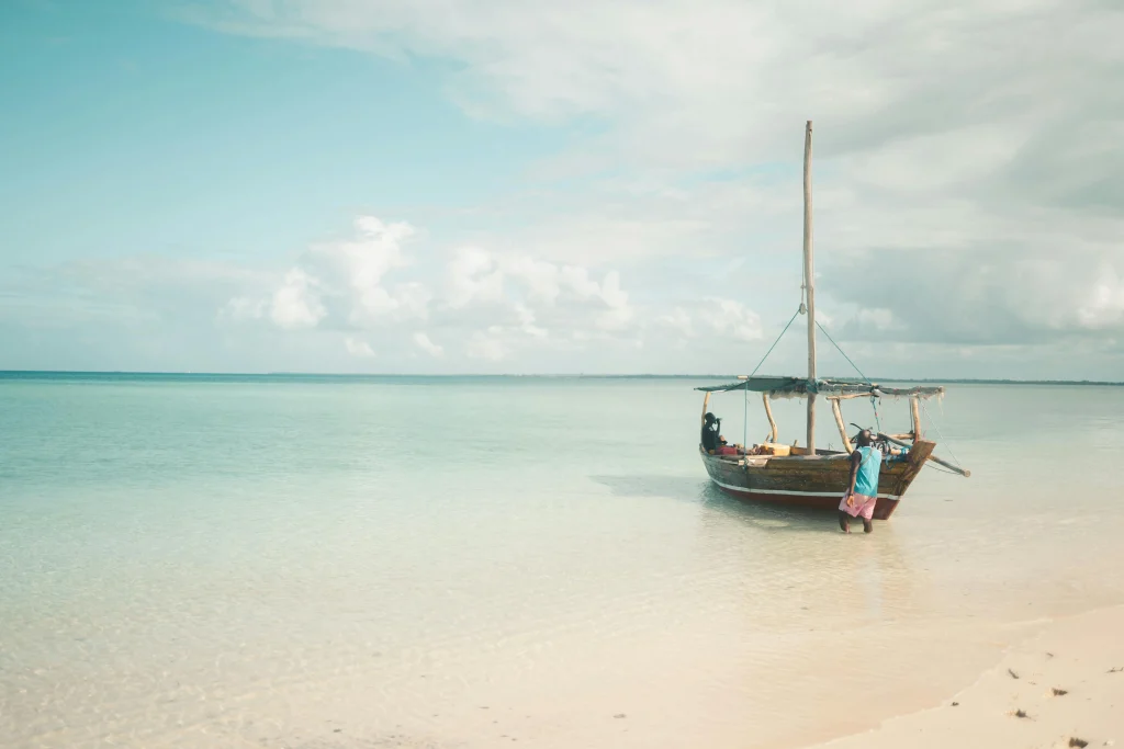 plage de zanzibar 1 bateau sur la plage à Zanzibar