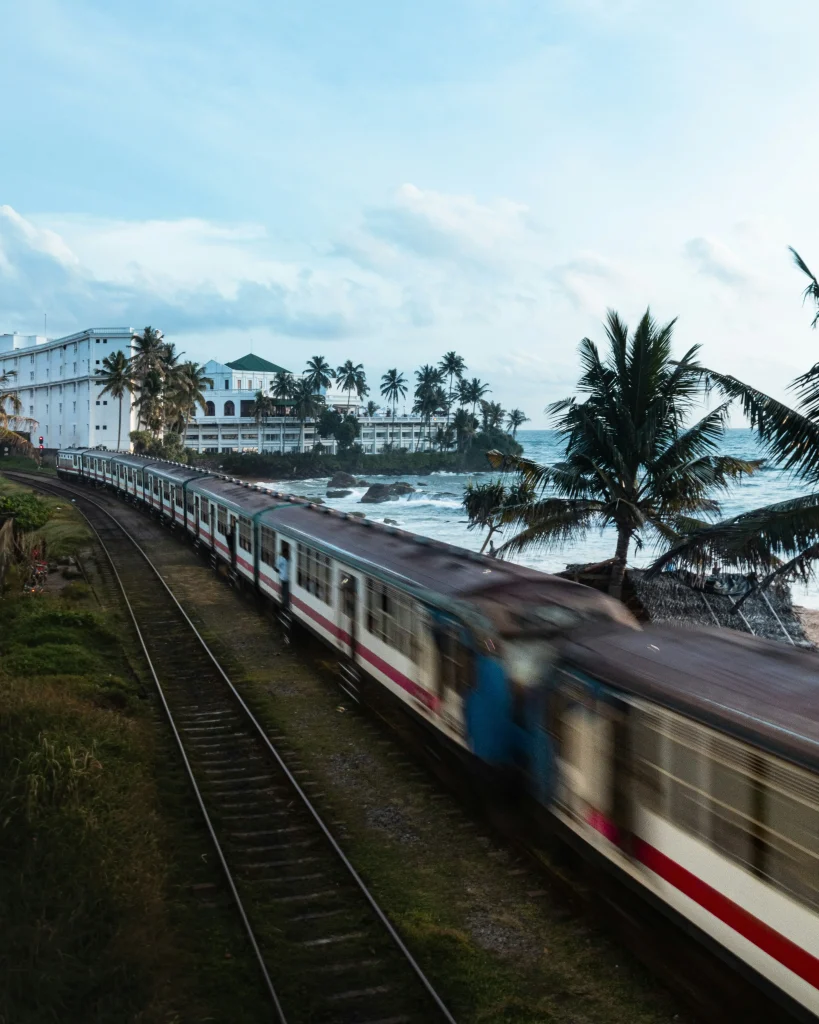 train colombo sri lanka Train qui longe la côte du Sri Lanka