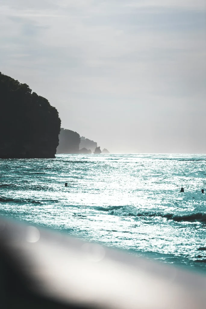 Plage de Bingin en Indonésie