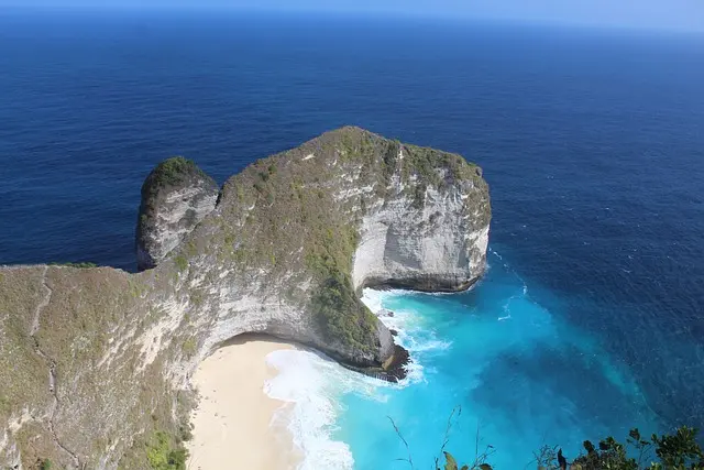 L'une des plus belles plages d'Indonésie Nusa Penida