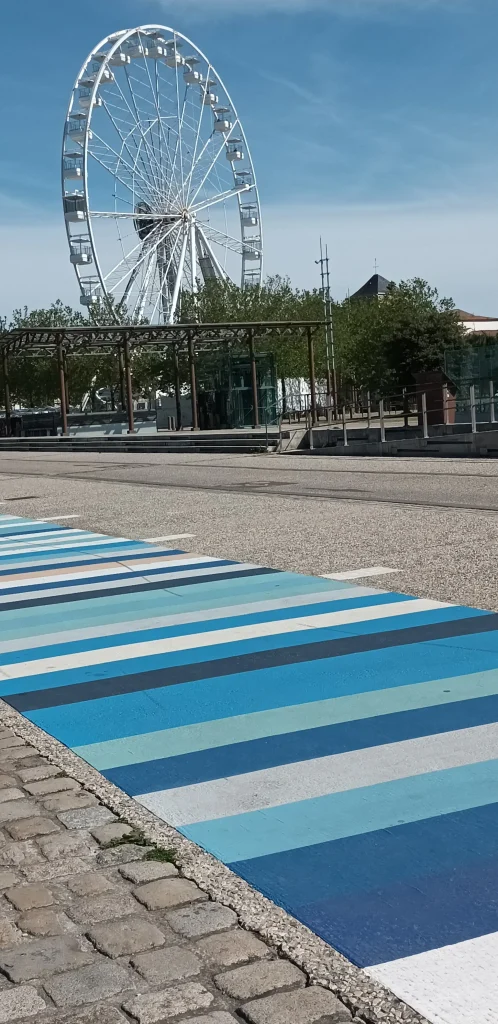 monter sur la grande roue pendant un séjour à La Rochelle