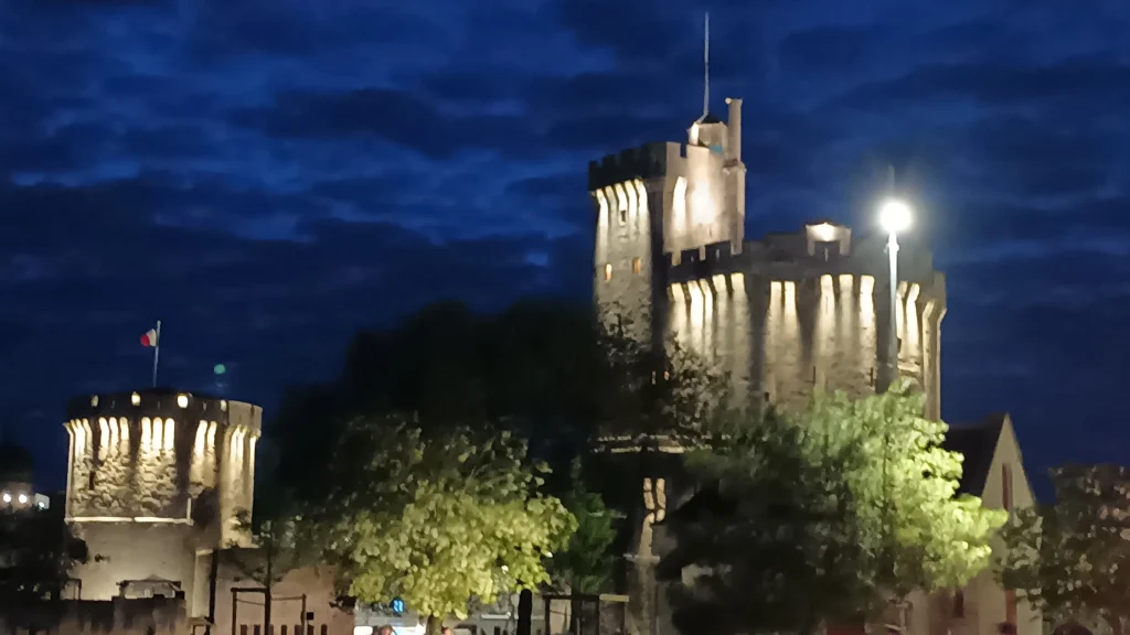 Tour de Saint Nicolas et Tour de la chaîne