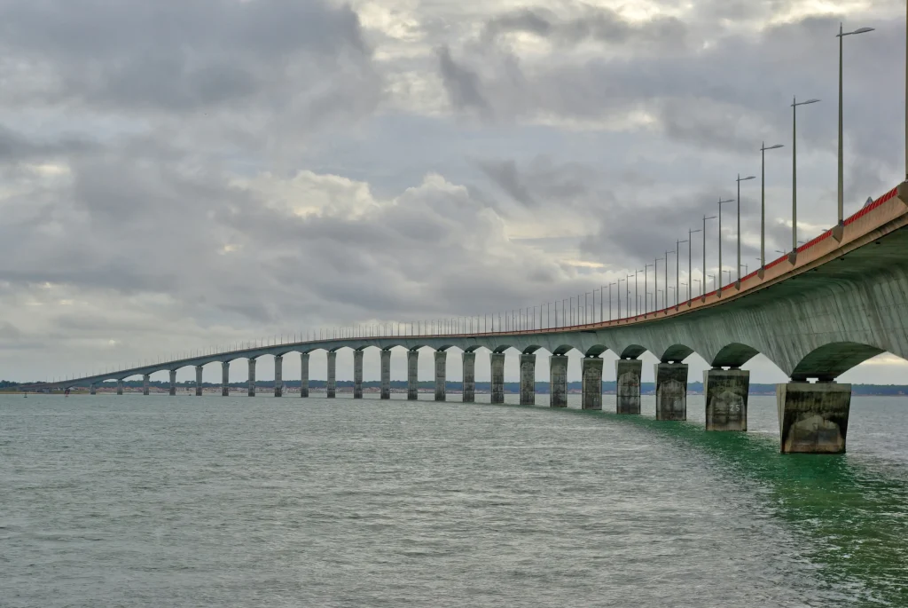 le pont pour aller visiter l'île de ré