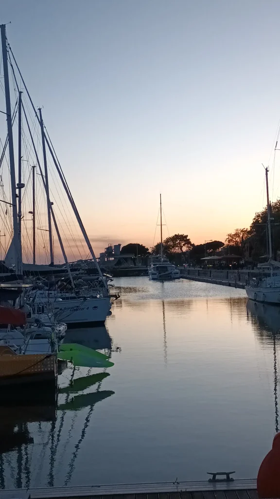 coucher de soleil au vieux port de La Rochelle